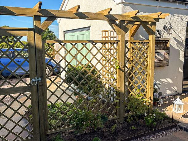 wooden single pergola
