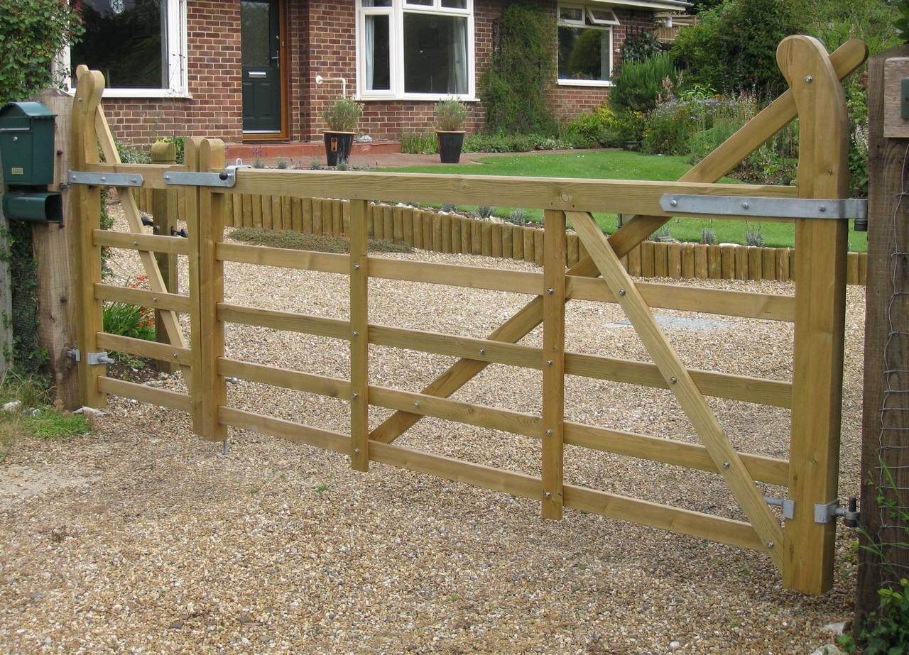 Traditional Wooden Entrance Gates | Jacksons Fencing