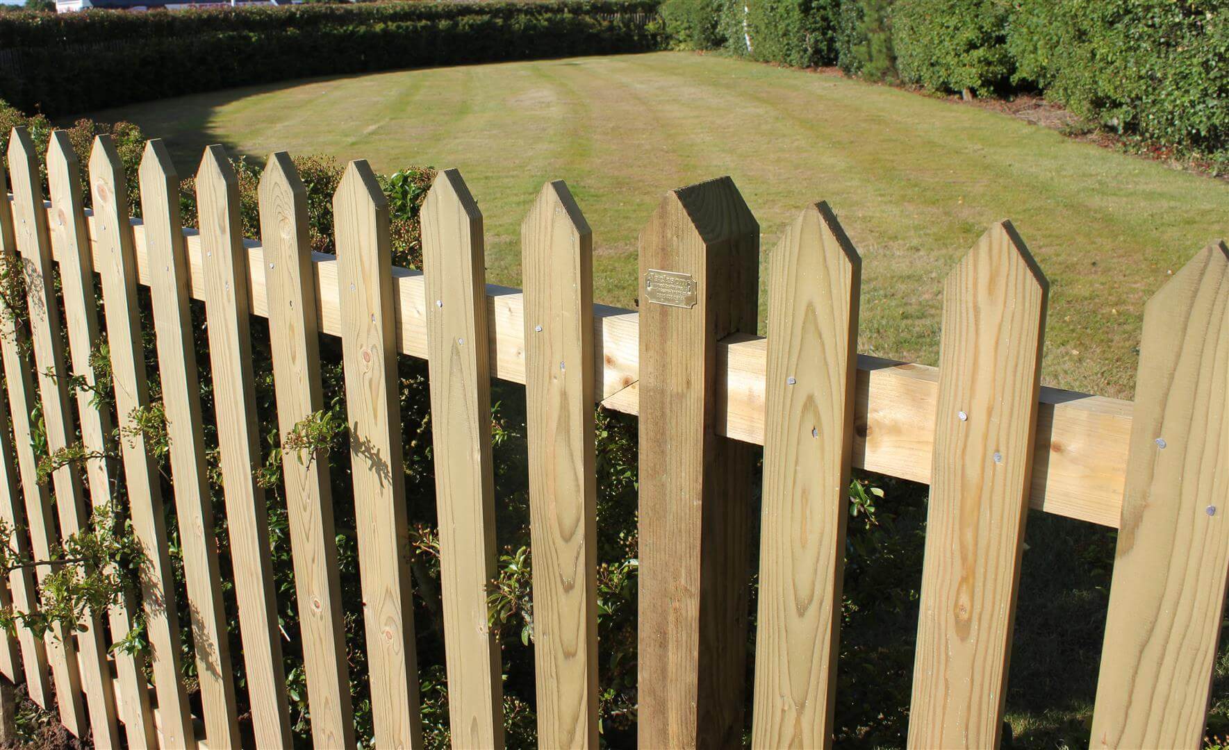 Jacksons Traditional Pointed Palisade fencing | Jacksons Fencing