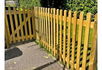 Traditional Fencing Palisade Rounded Pales