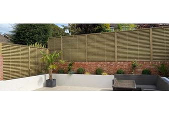 Garden renovation takes advantage of colour contrasts with fencing
