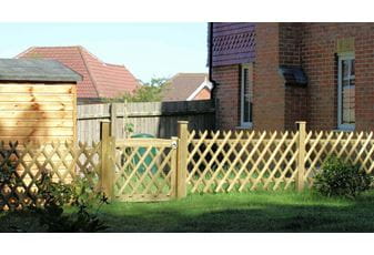 Protecting pets with Jaktop criss cross style fencing