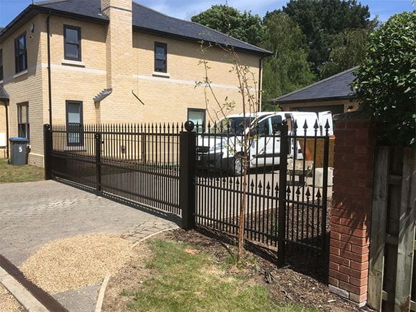 Electric driveway gate