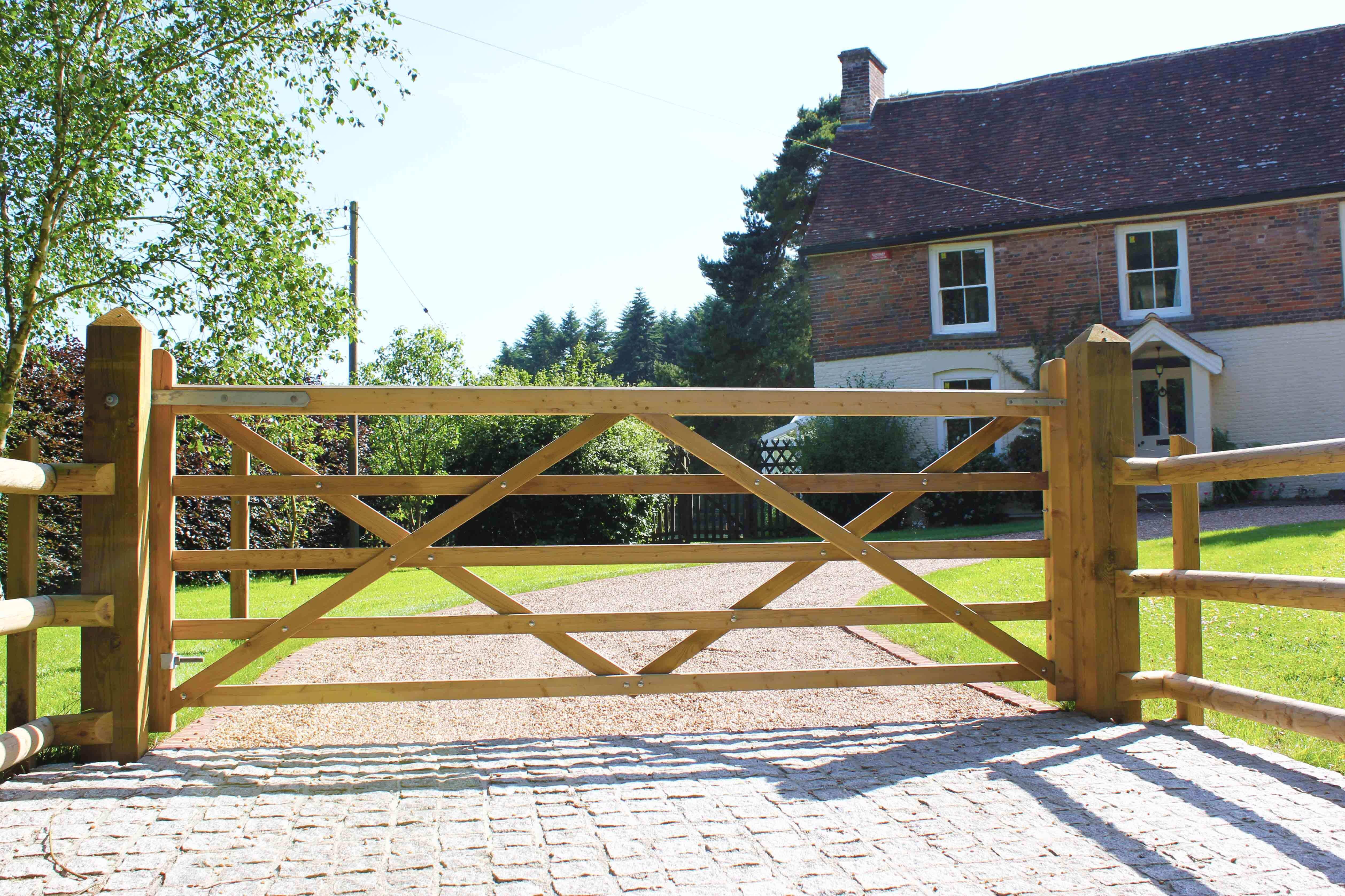 handmade Timber Uni Entrance Gate